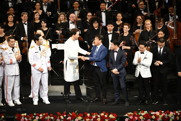 Chương trình kỷ niệm vẫn có thể "thăng hoa" cùng tình yêu lịch sử ảnh 3