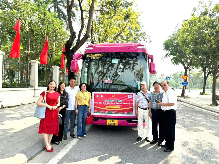 Cùng “khúc ruột” miền Trung vượt qua cơn bão số 4 ảnh 1