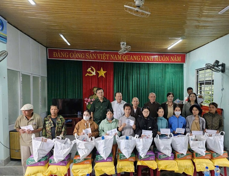 Cùng “khúc ruột” miền Trung vượt qua cơn bão số 4 ảnh 2