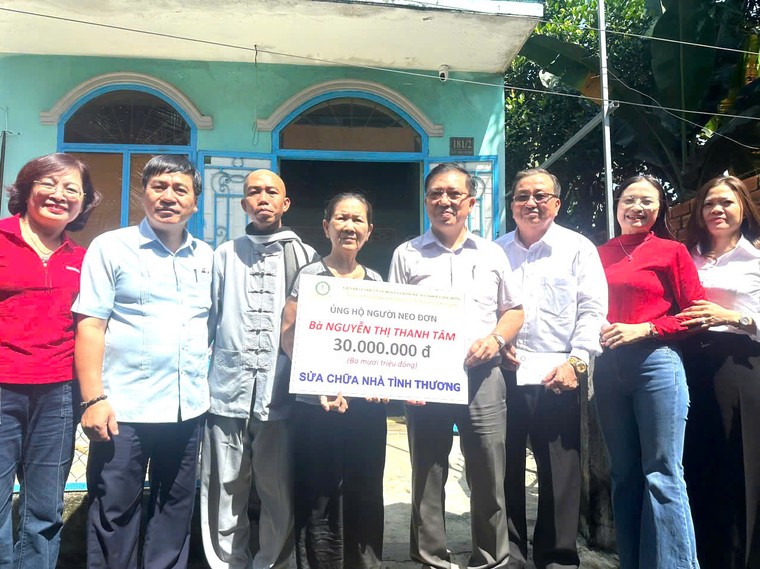 Trao yêu thương nhân ngày hội Đại đoàn kết toàn dân ảnh 4