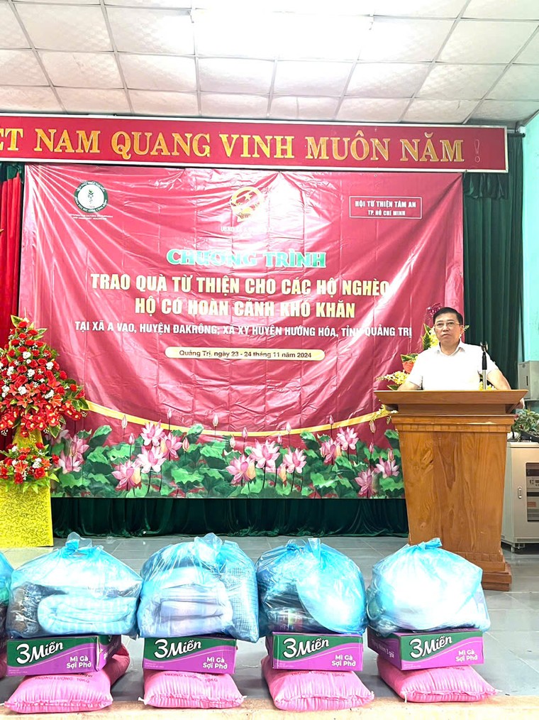 Trao 400 phần quà ý nghĩa cho người dân nghèo tỉnh Quảng Trị ảnh 1