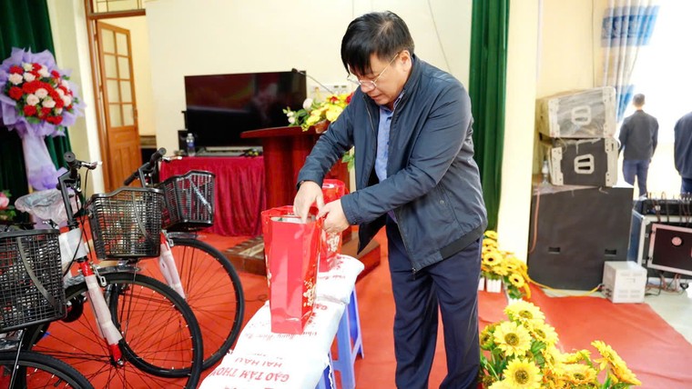 Mang Tết sớm đến với người nghèo Lạng Sơn ảnh 5