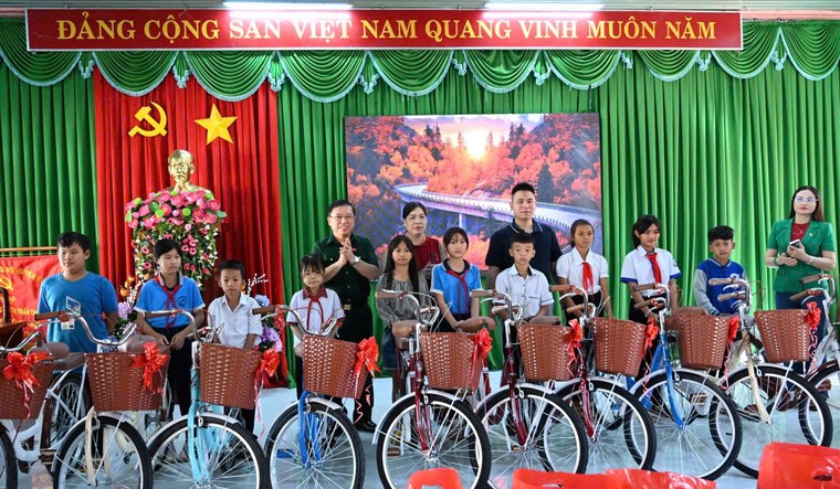 Mang Xuân ấm đến người nghèo Bình Phước trước thềm năm mới Ất Tỵ ảnh 4