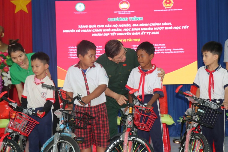 Mang Xuân ấm đến người nghèo Bình Phước trước thềm năm mới Ất Tỵ ảnh 7