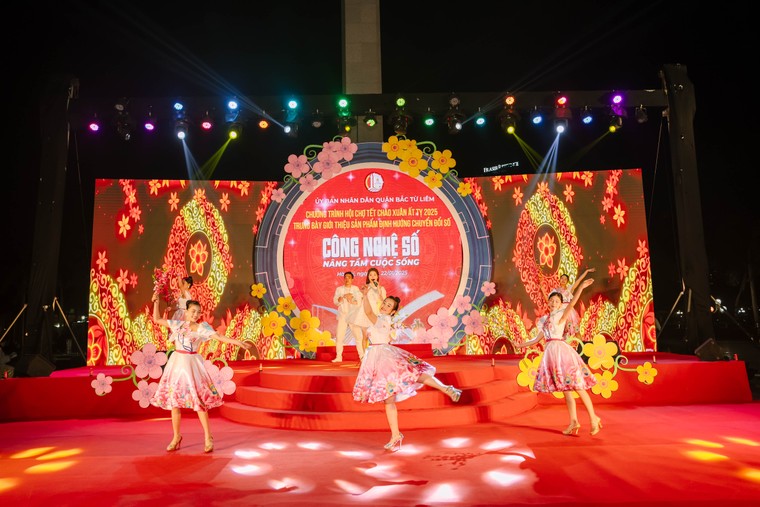 Khai mạc Hội chợ Tết chào Xuân Ất Tỵ năm 2025 tại quận Bắc Từ Liêm ảnh 1