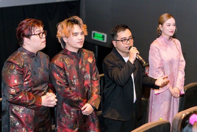 “Chúng ta là người Việt Nam” - Tình yêu với chất liệu văn hóa dân tộc và tinh thần “lì đến cùng” ảnh 2