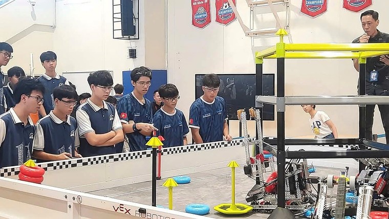 Trường Đinh Thiện Lý xuất sắc nắm quyền tham dự Giải Vô địch Thế giới VEX Robotics 2025 ảnh 1