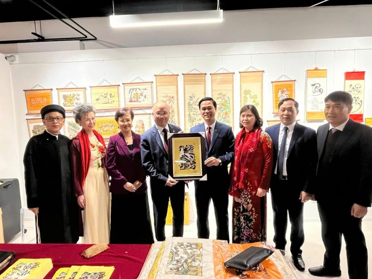 Tinh hoa văn hóa Kinh Bắc tỏa sáng giữa lòng Paris ảnh 1