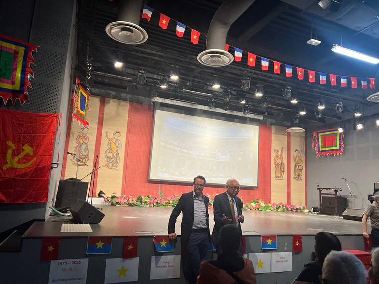 Cộng đồng người Việt tại Pháp kỷ niệm 50 năm Ngày Thống nhất đất nước: Ký ức bất diệt, niềm tin vươn tới tương lai ảnh 3