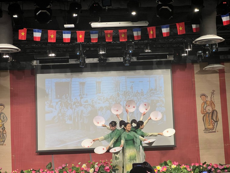 Cộng đồng người Việt tại Pháp kỷ niệm 50 năm Ngày Thống nhất đất nước: Ký ức bất diệt, niềm tin vươn tới tương lai ảnh 6