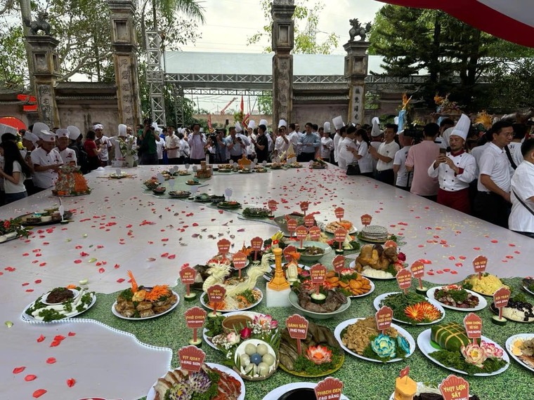 180 mâm lễ lớn nhất Việt Nam dâng lên ngài Lang Liêu ảnh 2