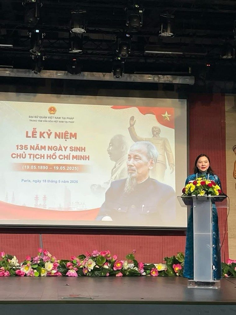Tưởng nhớ Chủ tịch Hồ Chí Minh: Hai lễ kỷ niệm trang trọng tại Pháp nhân kỉ niệm 135 năm Ngày sinh của Người ảnh 3