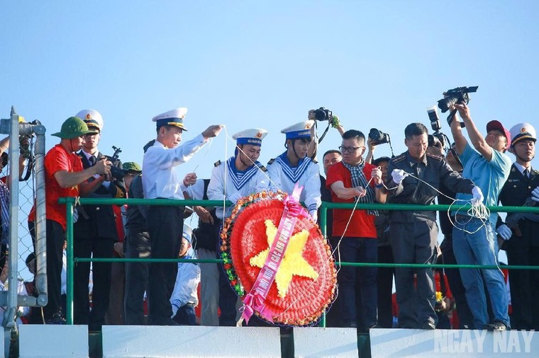 Hành trình của 100 nhà báo đến với Trường Sa ảnh 10