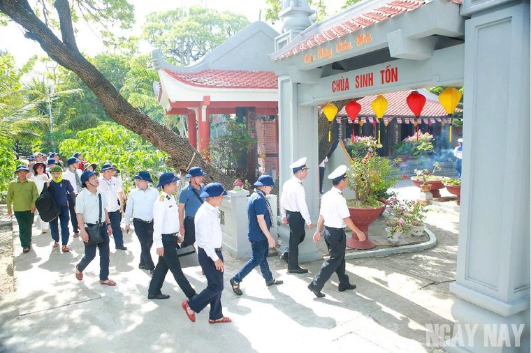 Hành trình của 100 nhà báo đến với Trường Sa ảnh 11