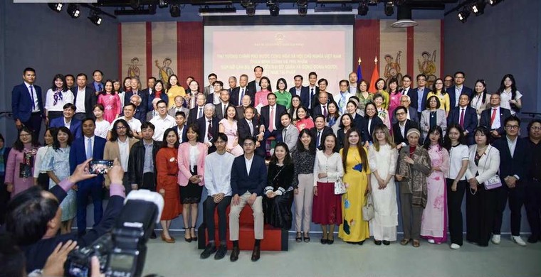 Thủ tướng Phạm Minh Chính gặp gỡ cộng đồng người Việt tại Pháp: Tự hào, đoàn kết, hướng về tương lai ảnh 6