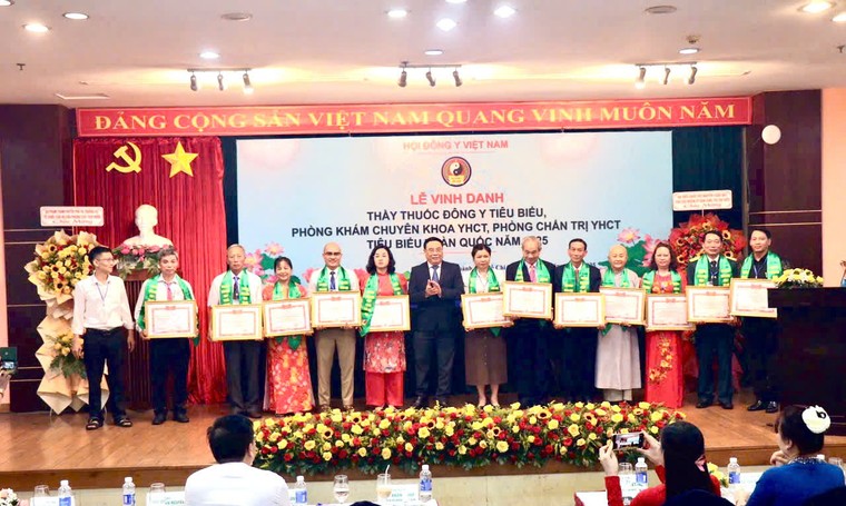 Nhà thuốc gia truyền Dư Ba: Gìn giữ bài thuốc quý chữa bệnh gan của người Sán Dìu ảnh 2