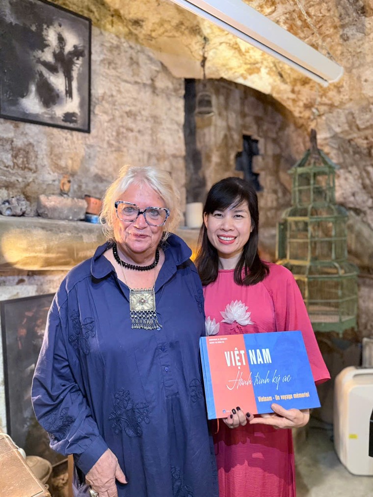 “Việt Nam - Hành trình ký ức”: Khi ống kính gặp ngòi bút ảnh 1