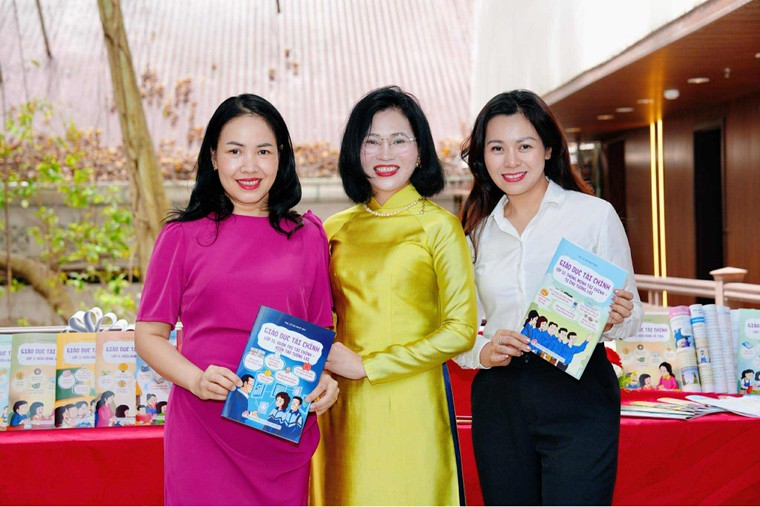 Ra mắt bộ sách “Giáo dục tài chính” dành cho học sinh phổ thông Việt Nam từ lớp 1 đến lớp 12 ảnh 1