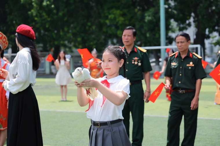 Cùng nhau “Viết tiếp câu chuyện hòa bình” bằng 13 ngôn ngữ ảnh 2