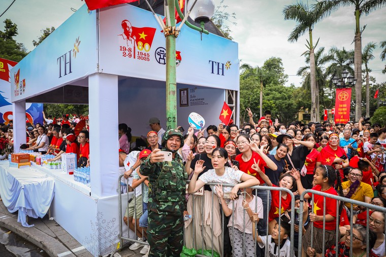 Hơn 1 triệu sản phẩm TH tiếp sức người dân và lực lượng diễu binh diễu hành ảnh 4