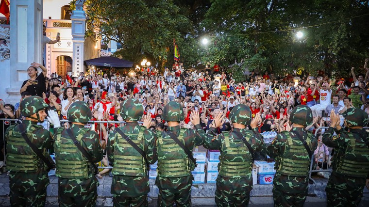Hơn 1 triệu sản phẩm TH tiếp sức người dân và lực lượng diễu binh diễu hành ảnh 5