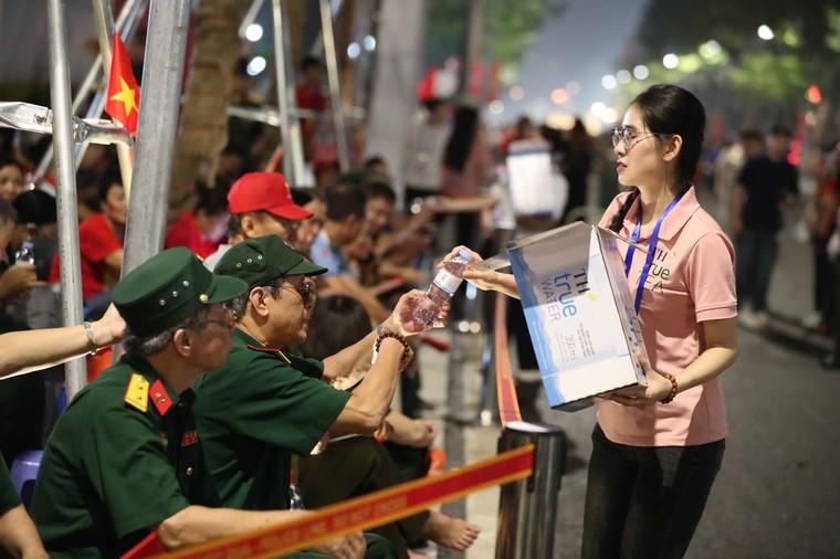 Hơn 1 triệu sản phẩm TH tiếp sức người dân và lực lượng diễu binh diễu hành ảnh 8