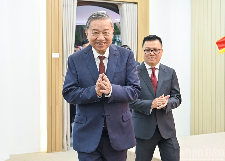 [Ảnh] Tổng Bí thư Tô Lâm dự Lễ ra mắt Trang thông tin điện tử chuyên đề Đảng Cộng sản Việt Nam-Đại hội XIV ảnh 6