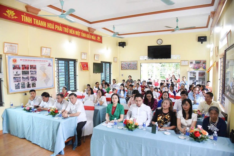 Hơn 300 suất quà Trung thu ý nghĩa đến tay học sinh nghèo vượt khó ảnh 3