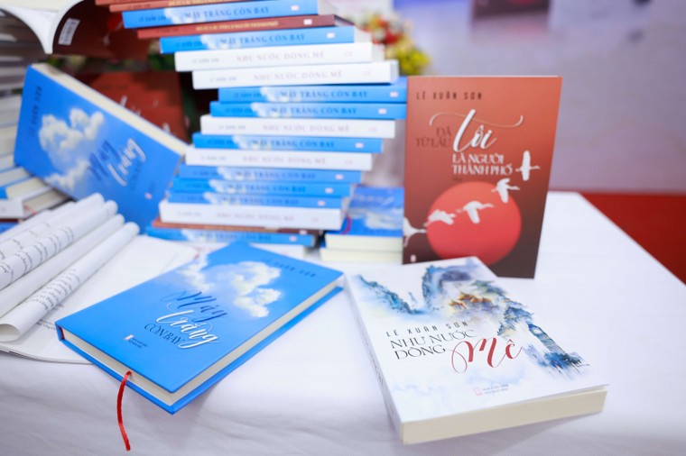 Lê Xuân Sơn - Lăng kính nhà báo thăng hoa cùng trái tim nghệ sĩ ảnh 1