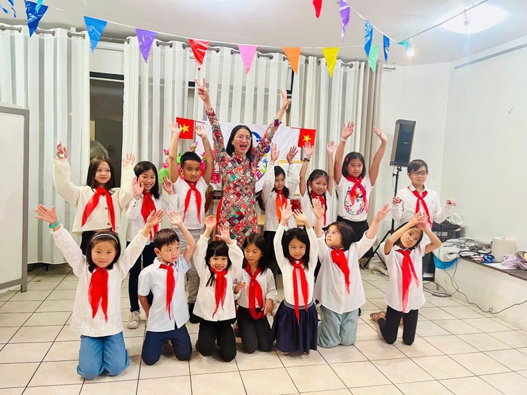 Kiều bào và sự lan tỏa của “sức mạnh mềm” - Kỳ 1: Giữ tiếng Việt, giữ niềm tin ảnh 1