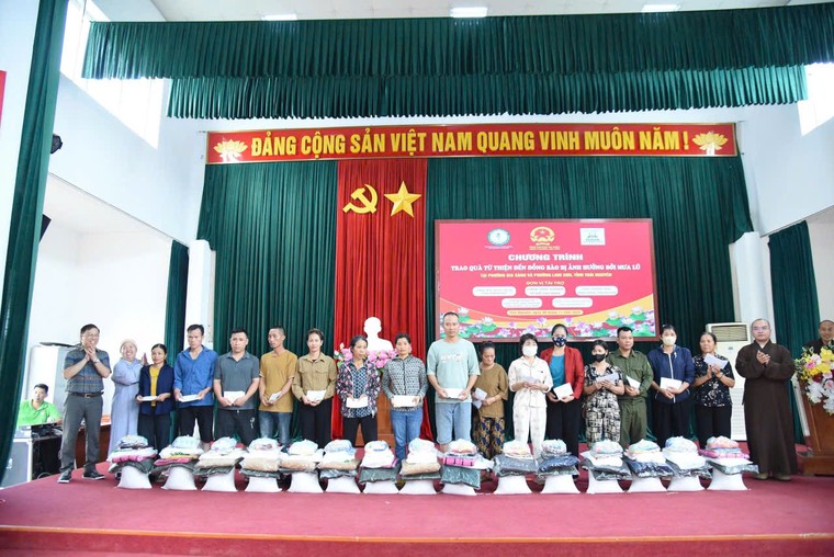 1.000 phần quà đến với người dân Thái Nguyên sau đợt thiên tai “chưa từng có trong tiền lệ” ảnh 13