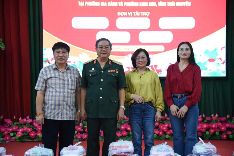 1.000 phần quà đến với người dân Thái Nguyên sau đợt thiên tai “chưa từng có trong tiền lệ” ảnh 5