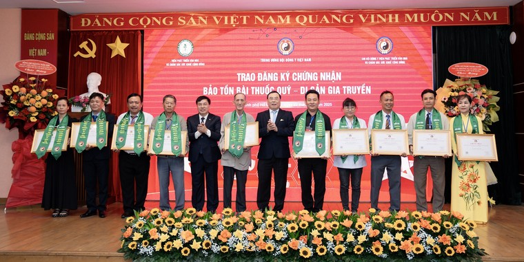 Bảo tồn và phát huy giá trị văn hóa, bản sắc của nền y học cổ truyền Việt Nam ảnh 18