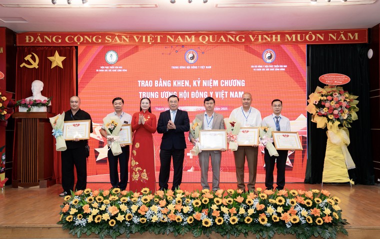 Bảo tồn và phát huy giá trị văn hóa, bản sắc của nền y học cổ truyền Việt Nam ảnh 13