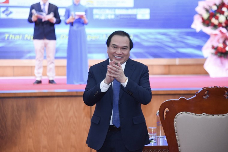 Việt Nam đang chứng kiến bước tiến mạnh mẽ trong lĩnh vực nội soi, thay khớp ảnh 1