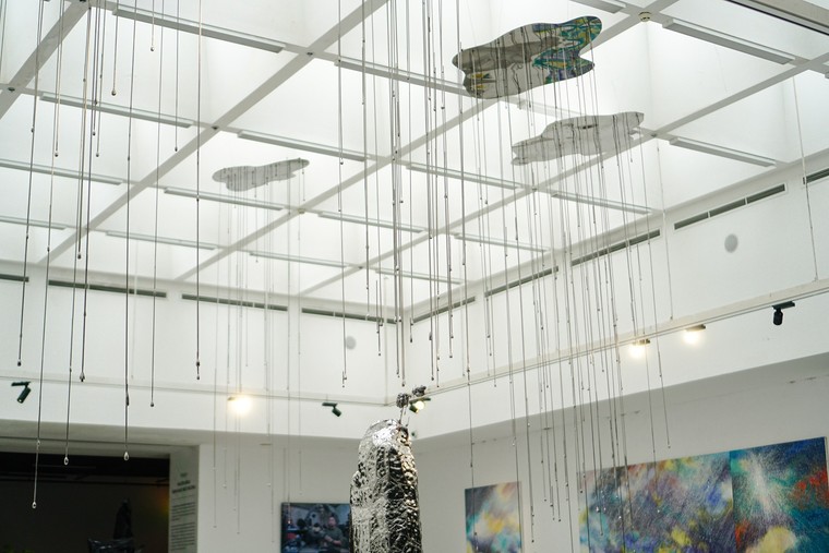 Triển lãm “Tỏa V – Điểm chạm khoa học”: Cuộc đối thoại giữa nghệ sĩ và khán giả ảnh 2