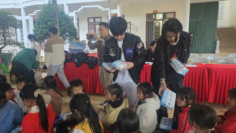 Chương trình thiện nguyện "Tiết học biên cương - Thắm tình biên giới" giàu ý nghĩa tại Chiềng On, Sơn La ảnh 12