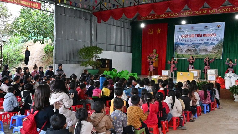 Chương trình thiện nguyện "Tiết học biên cương - Thắm tình biên giới" giàu ý nghĩa tại Chiềng On, Sơn La ảnh 17
