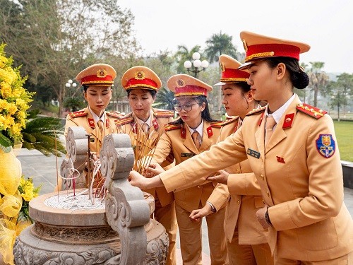 Cảnh sát Giao thông Hà Nội "về nguồn", trao yêu thương cho vùng khó khăn Tuyên Quang ảnh 1