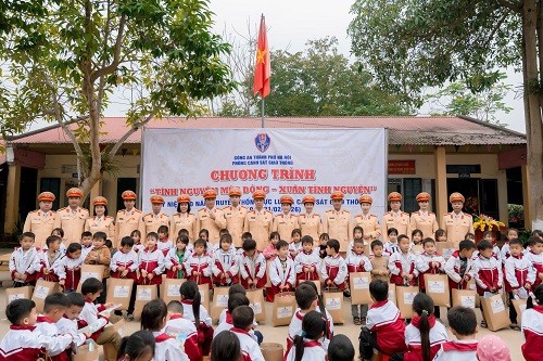 Cảnh sát Giao thông Hà Nội "về nguồn", trao yêu thương cho vùng khó khăn Tuyên Quang ảnh 7
