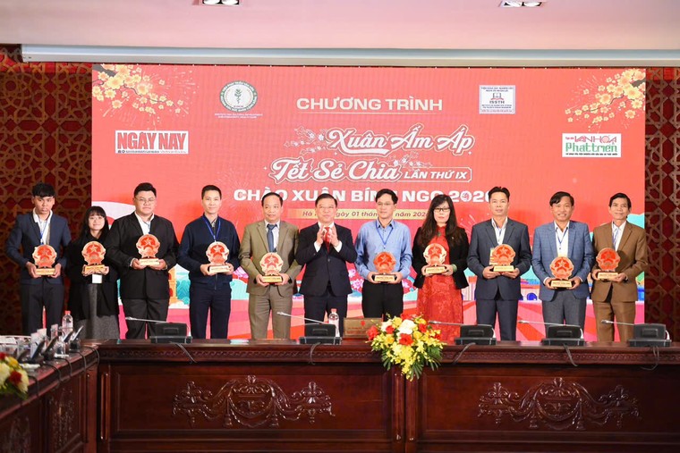 "Xuân ấm áp - Tết sẻ chia" - 9 năm nỗ lực vì cái Tết đủ đầy cho người nghèo ảnh 13