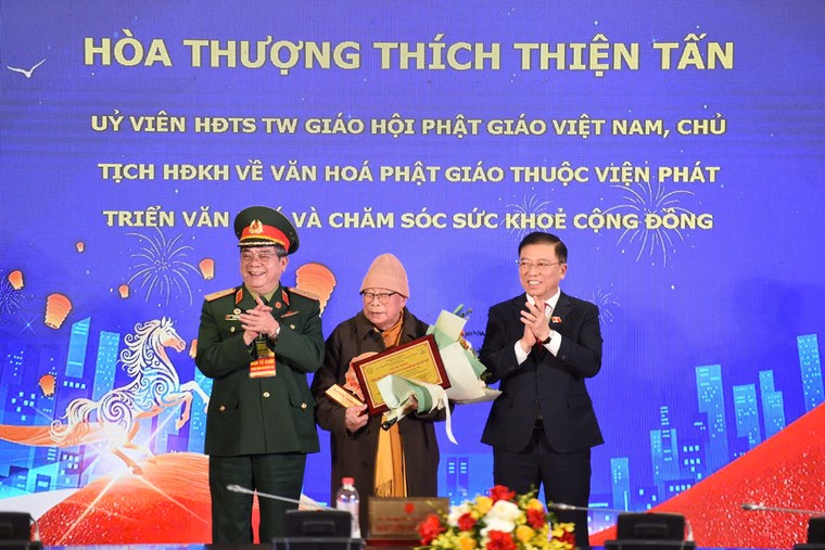 "Xuân ấm áp - Tết sẻ chia" - 9 năm nỗ lực vì cái Tết đủ đầy cho người nghèo ảnh 9