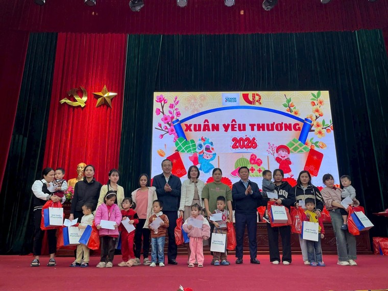 Mang Xuân yêu thương đến trẻ em khuyết tật ảnh 1