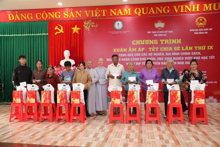 Thăm, tặng quà Tết cho hộ nghèo, hộ có hoàn cảnh khó khăn dịp Tết Nguyên đán Bính Ngọ 2026 ảnh 7