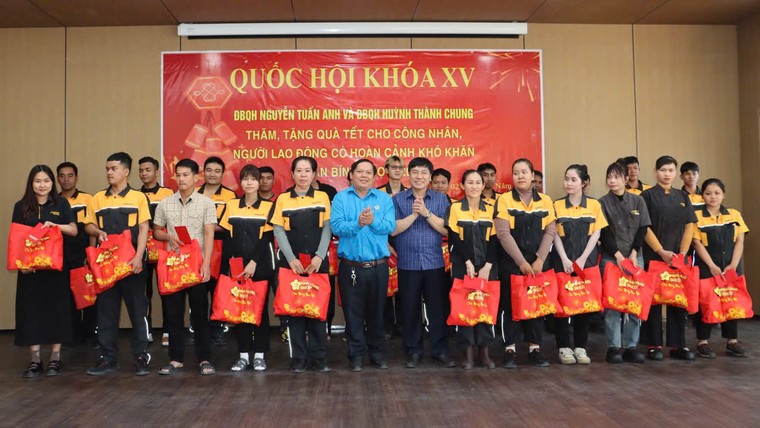 Thăm, tặng quà Tết cho hộ nghèo, hộ có hoàn cảnh khó khăn dịp Tết Nguyên đán Bính Ngọ 2026 ảnh 11