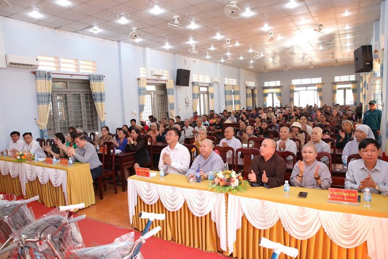 Thăm, tặng quà Tết cho hộ nghèo, hộ có hoàn cảnh khó khăn dịp Tết Nguyên đán Bính Ngọ 2026 ảnh 2