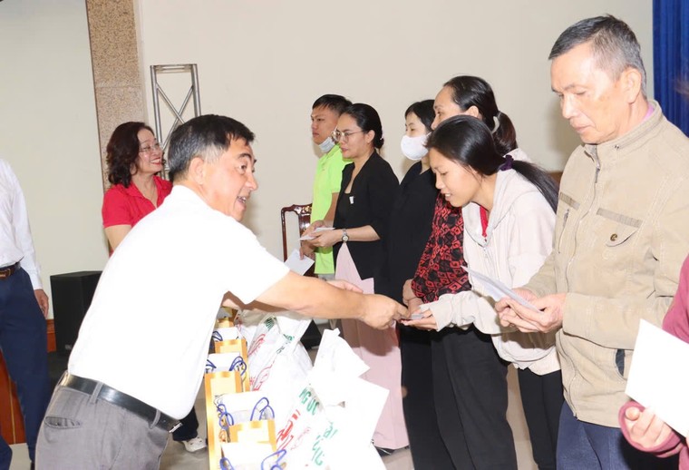 Thăm, tặng quà Tết cho hộ nghèo, hộ có hoàn cảnh khó khăn dịp Tết Nguyên đán Bính Ngọ 2026 ảnh 5