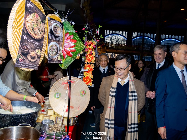 Cộng đồng người Việt tại Pháp rộn ràng đón Tết Bính Ngọ 2026 tại Cung Baltard ảnh 4