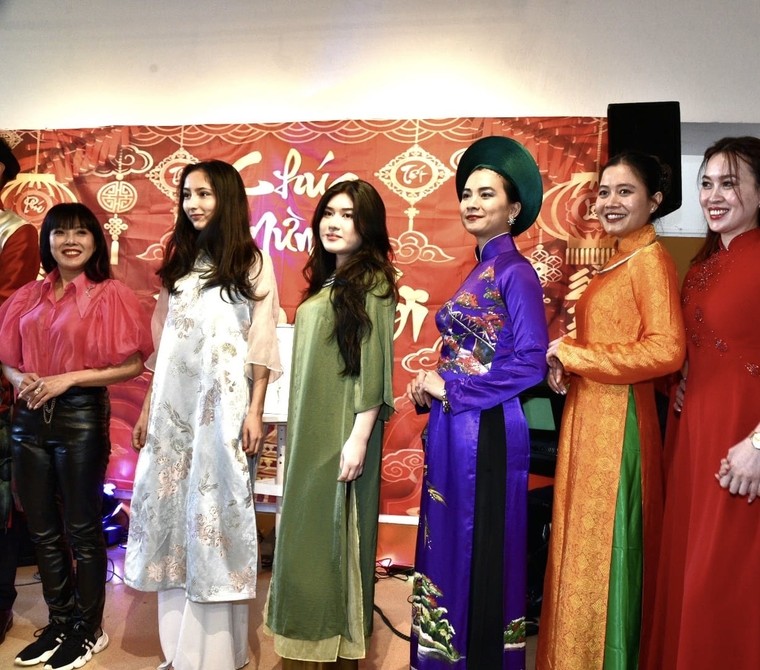 Kiều bào tại Pháp mừng xuân mới với những giai điệu quê hương ảnh 1