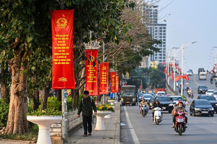 Hà Nội: Rực rỡ sắc màu tuyên truyền bầu cử ảnh 3